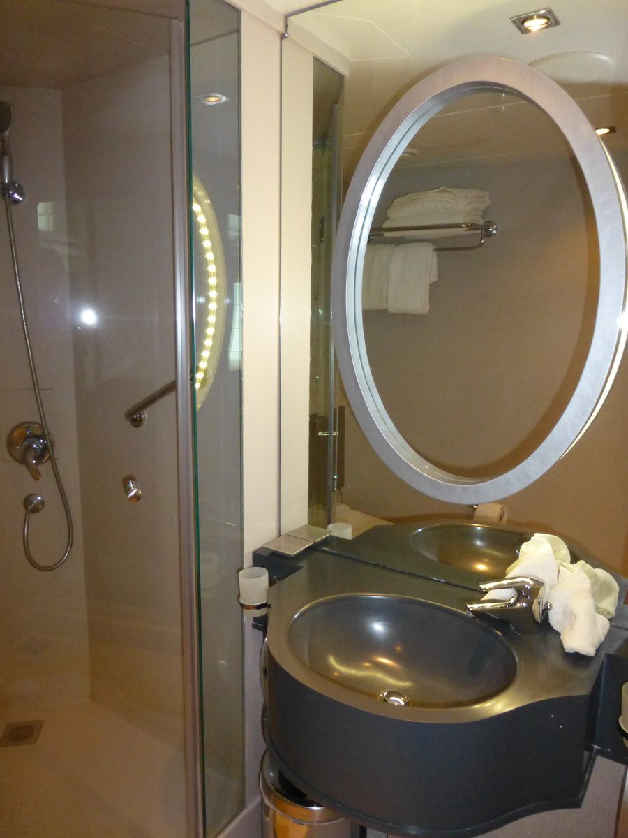 VARIETY VOYAGER Ensuite Facilities Luxury Yacht Browser by CHARTERWORLD Superyacht Charter